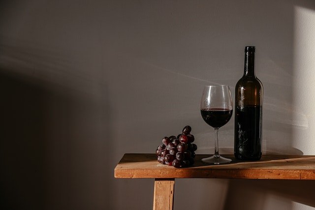 Imagen de portada del artículo de los tipos de uvas para vino más sembradas en el planeta.